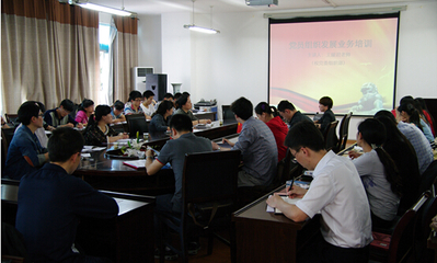 歷史與政治學(xué)院召開黨員組織發(fā)展業(yè)務(wù)培訓(xùn)會(huì)議，提升黨建工作規(guī)范化水平